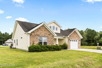 320 Hawks Bluff Dr in New Bern, NC - Building Photo - Building Photo