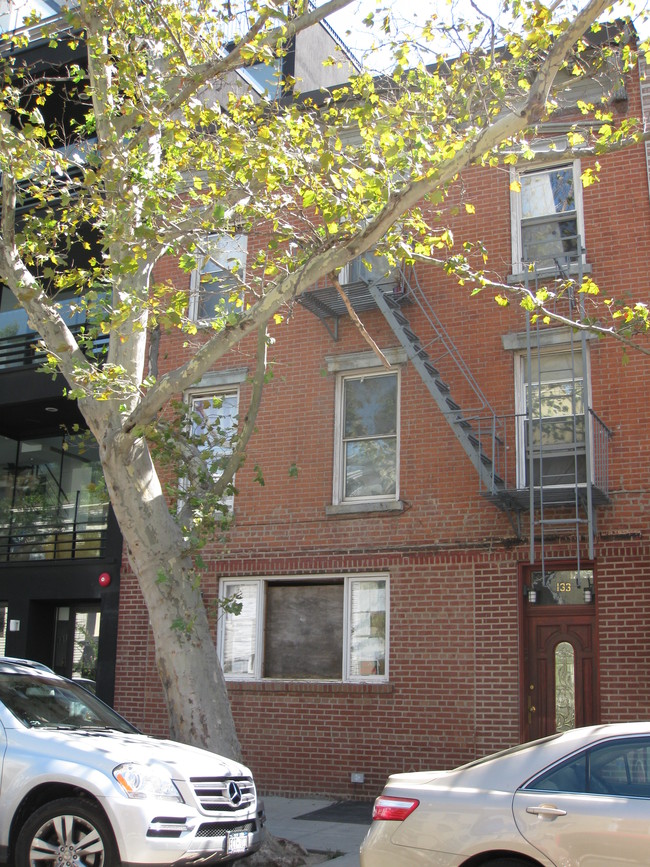 133 Wythe Ave in Brooklyn, NY - Foto de edificio - Building Photo