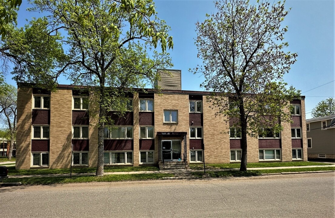 The Virginian Apartments in Virginia, MN - Foto de edificio