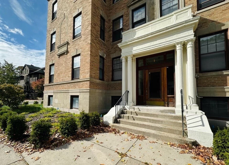 1 Crawford St in Cambridge, MA - Building Photo