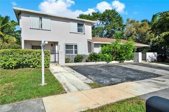 20537 SW 92nd Ct in Cutler Bay, FL - Building Photo - Building Photo