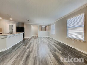 15307 Delta Pt in San Antonio, TX - Foto de edificio - Building Photo