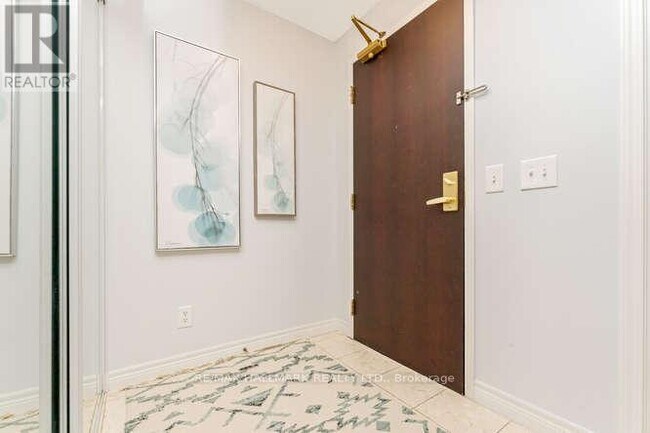 30 Grand Trunk Crescent in Toronto, ON - Building Photo - Building Photo