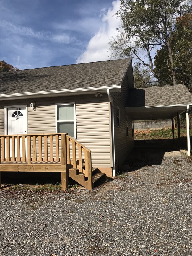 110 Felmet St in Waynesville, NC - Foto de edificio - Building Photo