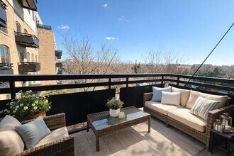1735 W Diversey Pkwy, Unit 408 in Chicago, IL - Foto de edificio - Building Photo