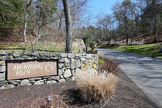 4 Bittersweet Ln in Bourne, MA - Building Photo - Building Photo