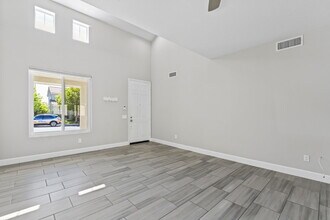 28511 Silverking Trail in Santa Clarita, CA - Building Photo - Building Photo