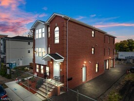 24 Garibaldi Ave in Newark, NJ - Building Photo