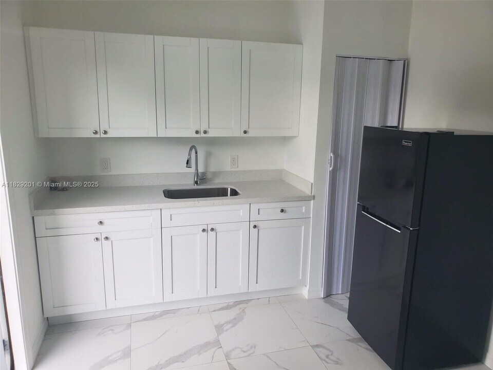 1718 SW 57th Ave in West Park, FL - Building Photo