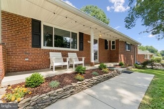 7412 Farnum St in Springfield, VA - Building Photo - Building Photo