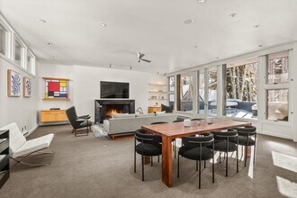 506 W Hallam St in Aspen, CO - Foto de edificio - Building Photo