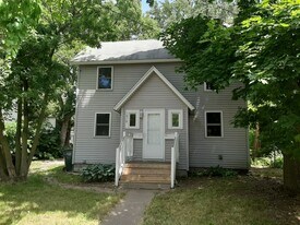 1018 N Pennsylvania Ave, Unit 1018 1/2 in Lansing, MI - Building Photo