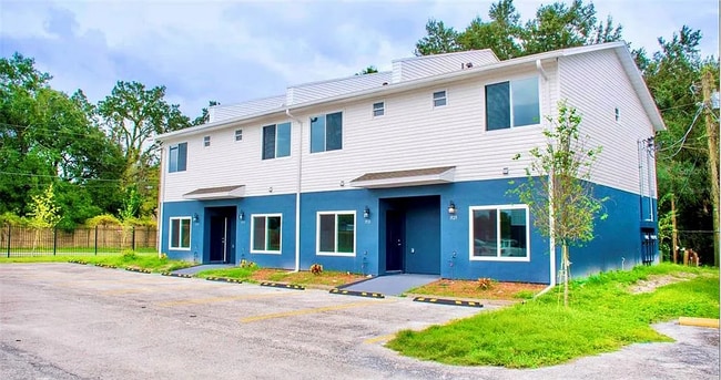 property at 1933 Oxnard Ct