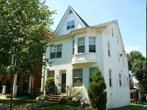 The Towns At Governor's Square in Harrisburg, PA - Foto de edificio - Building Photo