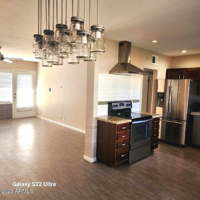 property at 1018 W Weldon Ave