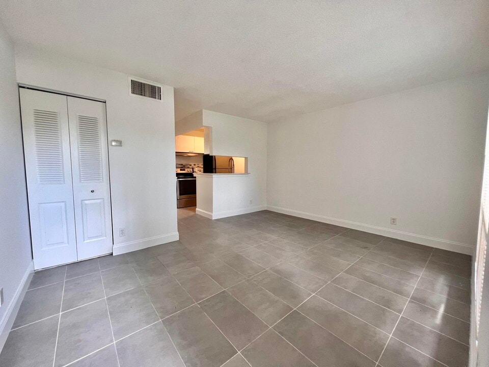 1500 N Congress Ave in West Palm Beach, FL - Building Photo