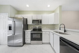 8530 Hunters Key Cir in Tampa, FL - Building Photo - Building Photo