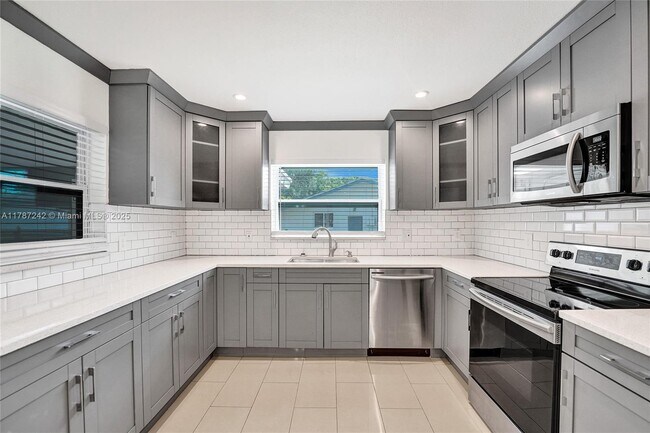 5380 SW 3rd St in Plantation, FL - Building Photo - Building Photo
