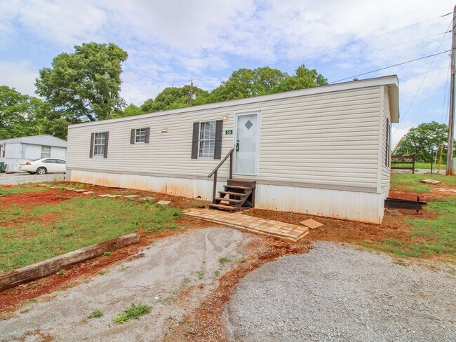 16 Cameron Cir in Muscle Shoals, AL - Building Photo - Building Photo