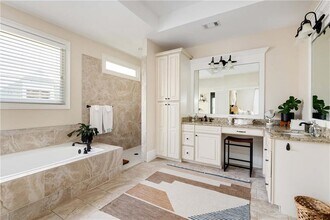 582 St Charles Ave NE in Atlanta, GA - Building Photo - Building Photo