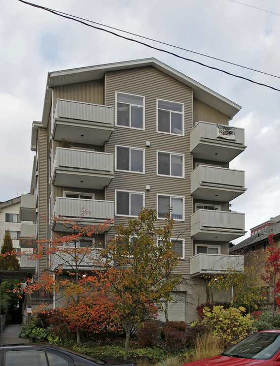 Hillside 411 in Seattle, WA - Building Photo