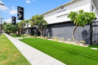 Northwind Apartments in Bellflower, CA - Foto de edificio - Building Photo