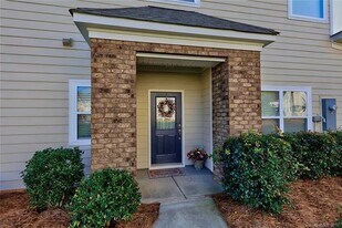 8517 Loxton Cir in Charlotte, NC - Building Photo