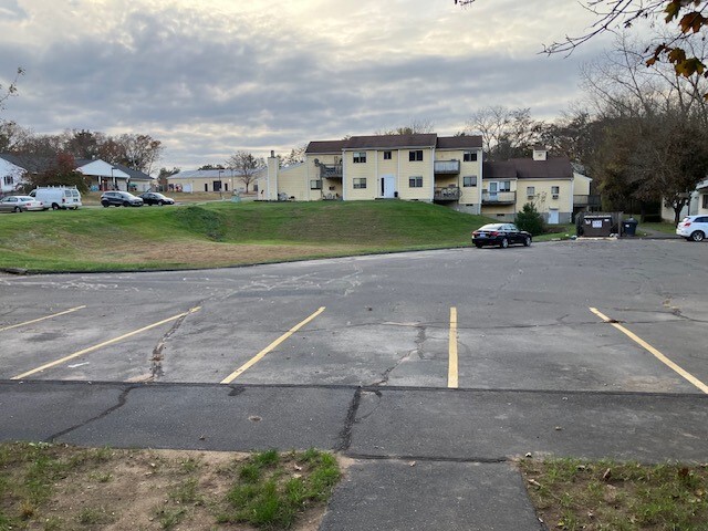 Scitico Gardens in Enfield, CT - Foto de edificio - Building Photo