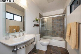 8 Abbott Way in Piedmont, CA - Building Photo - Building Photo