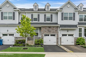 44 Begonia Ln in Monroe Township, NJ - Building Photo - Building Photo