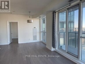 770 Bay St. in Toronto, ON - Building Photo - Building Photo