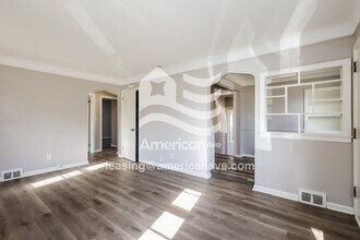 23035 Donald Ave in Eastpointe, MI - Foto de edificio - Building Photo