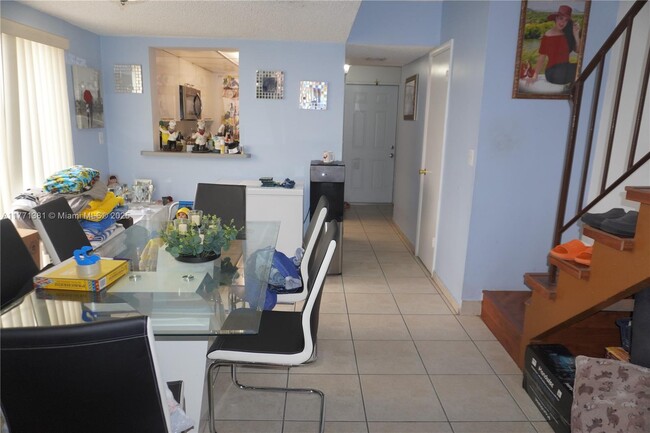 1074 W 38th St in Hialeah, FL - Building Photo - Building Photo