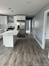 92 Vine St in New Britain, CT - Building Photo - Building Photo