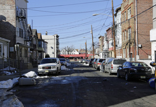 18 Vreeland Ave in Passaic, NJ - Building Photo - Building Photo