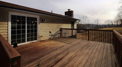 205 Libby Ln in Charleston, WV - Building Photo - Building Photo