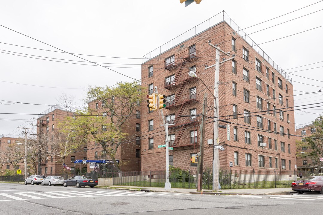 Nordeck Co-Op in Arverne, NY - Building Photo