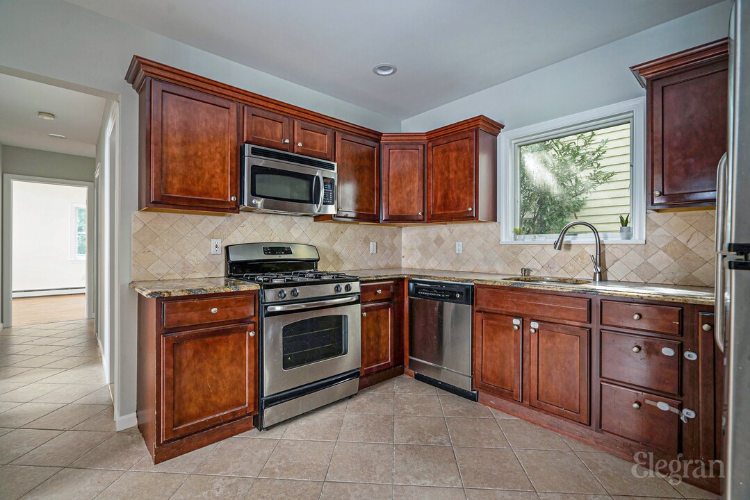 36 Devoe St in Dobbs Ferry, NY - Building Photo