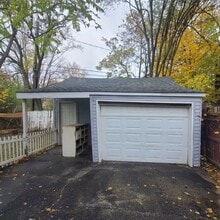 4411 Red Arrow Rd in Flint, MI - Building Photo - Building Photo