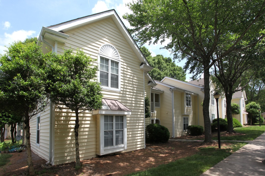 Stadler Place in Greensboro, NC - Building Photo