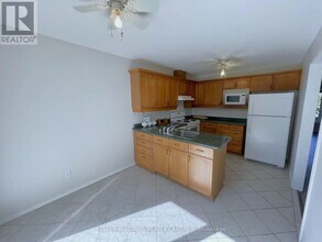 111 Athabaska Rd in Barrie, ON - Building Photo - Building Photo