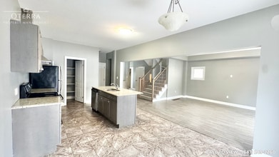 202 Eaglecrest St in Kitchener, ON - Building Photo - Building Photo