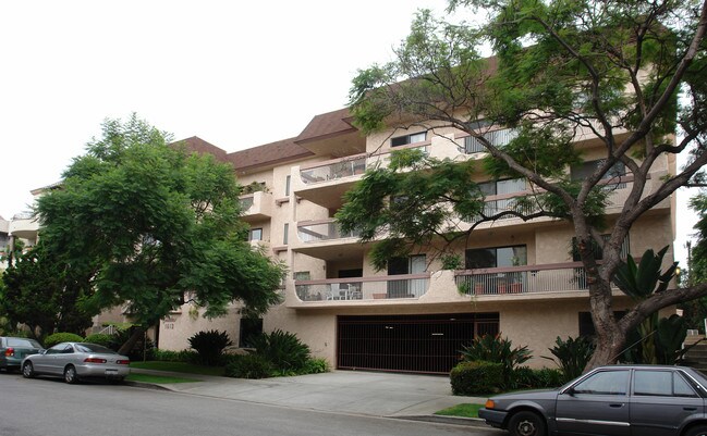 Camden Terrace in Los Angeles, CA - Building Photo - Building Photo