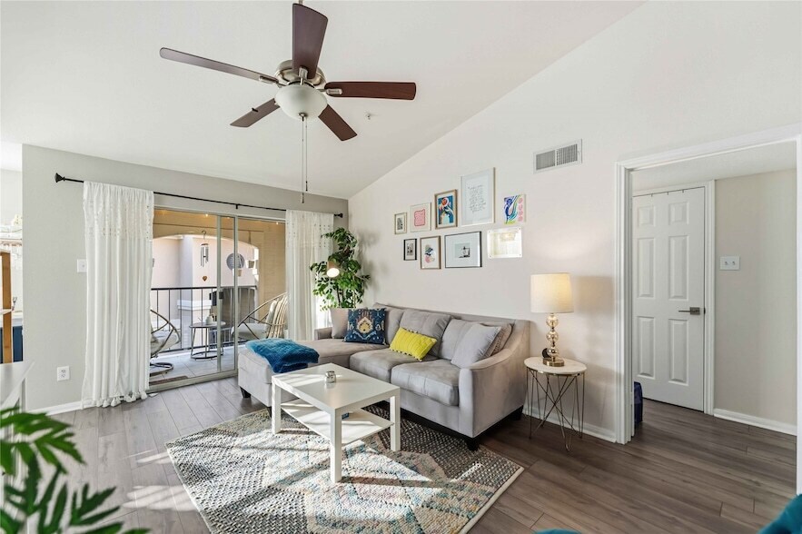 3231 Allen Pkwy, Unit 3301 in Houston, TX - Building Photo