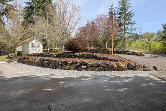 169 Falcon Rd in Kalama, WA - Foto de edificio - Building Photo
