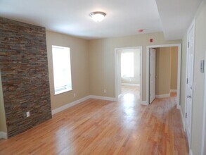 28 Chelsea St in Boston, MA - Building Photo - Building Photo