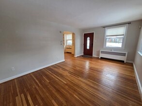 204 Greenbriar Ln in Havertown, PA - Building Photo - Building Photo