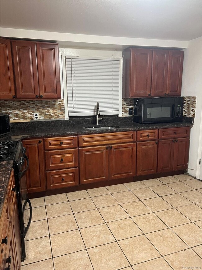 1051 Franklin Ave in Valley Stream, NY - Building Photo - Building Photo