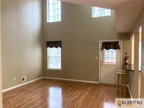 212 Hawthorne Rd in North Brunswick, NJ - Building Photo - Building Photo