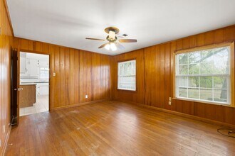 AVAILABLE NOW--- 3 Bed, 1.5 Bath in Eastgate in College Station, TX - Building Photo - Building Photo